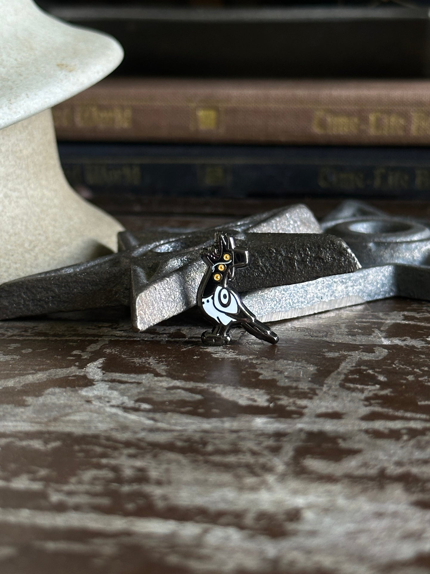 Sighing Sussie Mini Pin